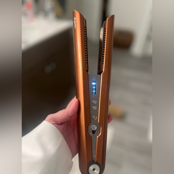 EUC Dyson corrale. Works perfectly. - Picture 1 of 7